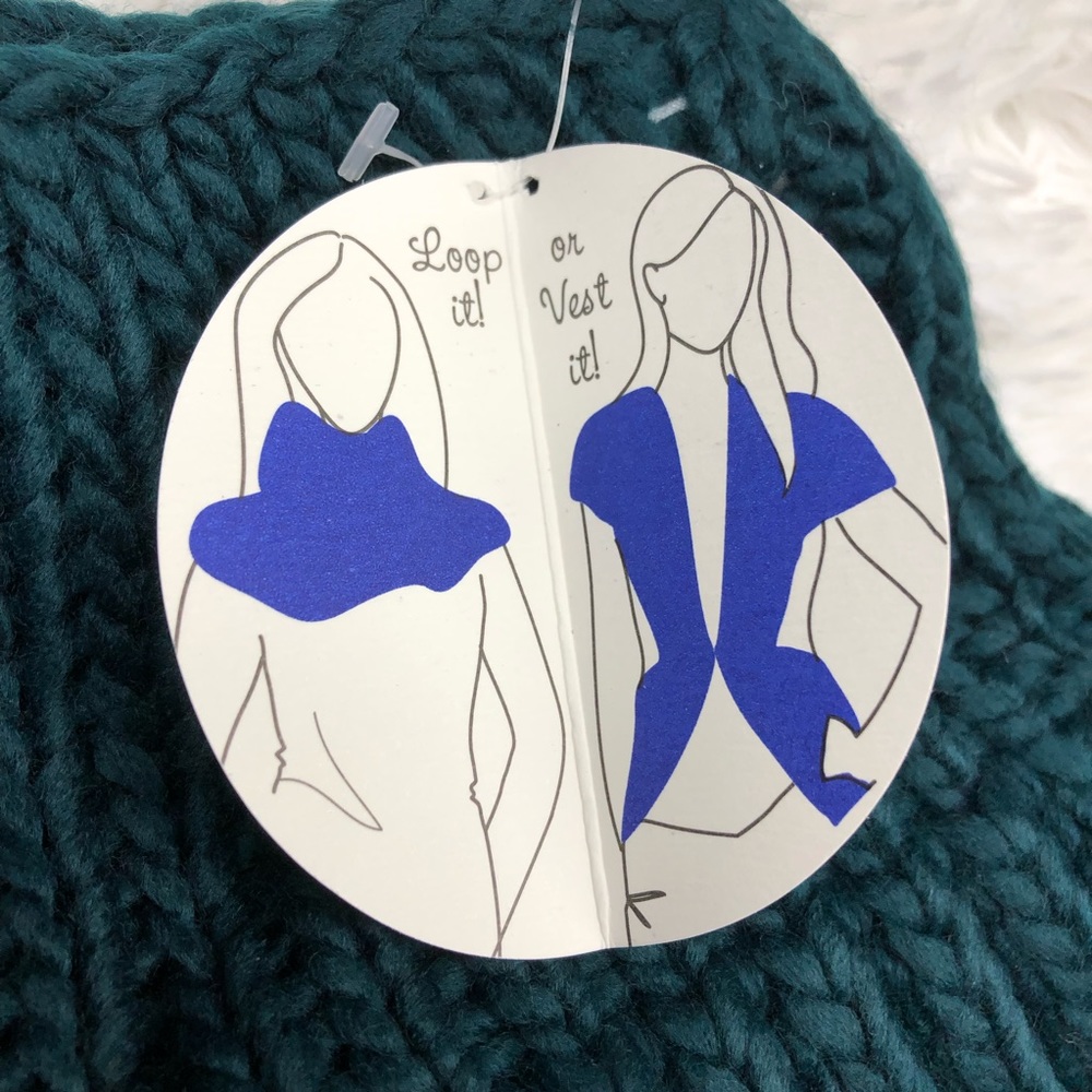 Green Chunky Knit Infinity Scarf Sweater Vest NWT - Picture 8 of 8